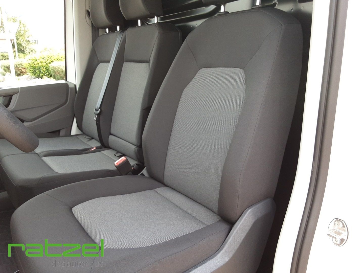 Fahrzeugabbildung Volkswagen Crafter 35 HD Kasten MR mit WÜRTH Klimaautom SHZ