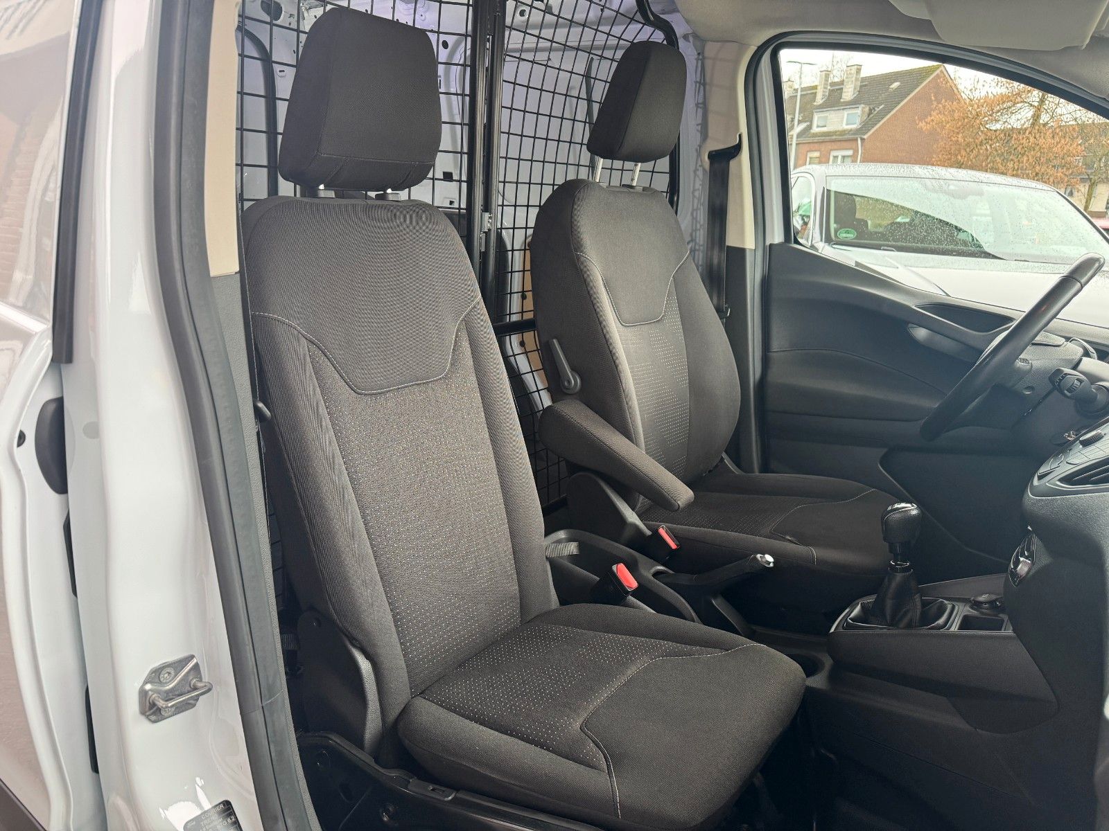 Fahrzeugabbildung Ford Transit Courier Klima/Bluetooth/1.Hand