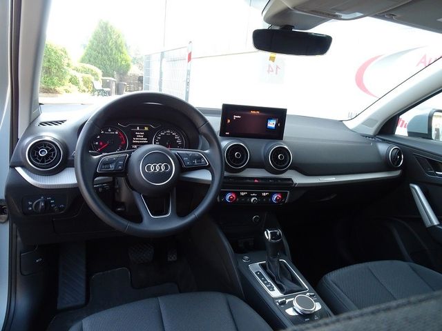Q2 35 TFSI S-tronic advanced / Matrix LED