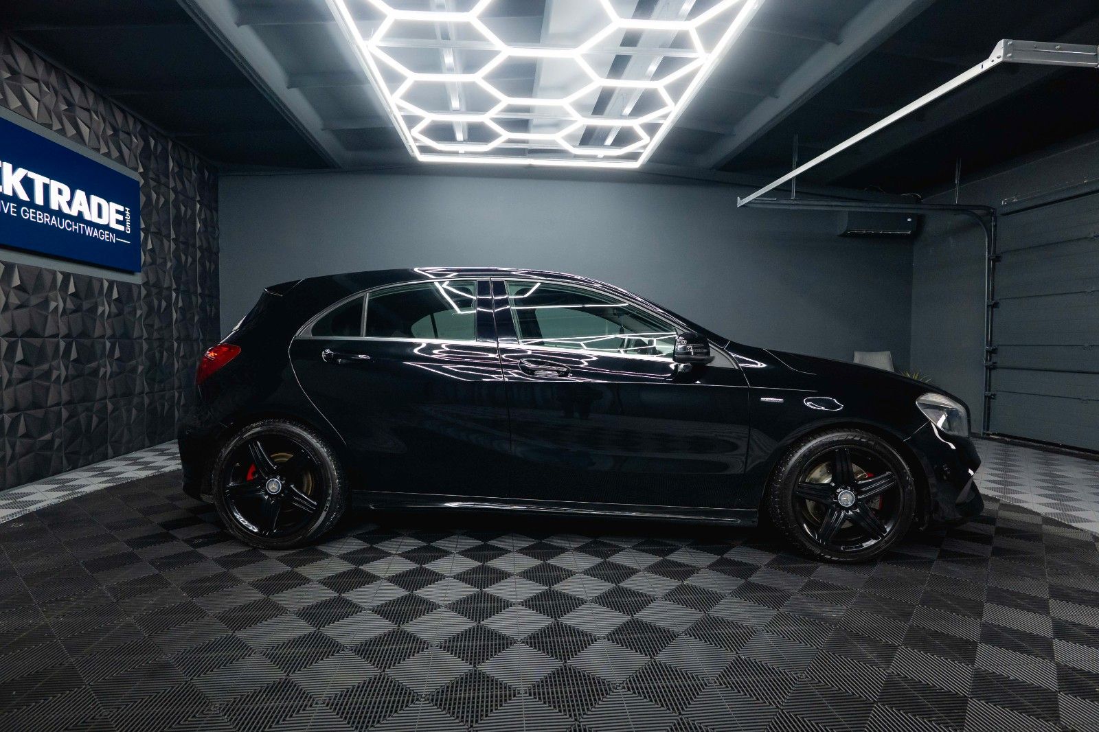 Fahrzeugabbildung Mercedes-Benz A 250 AMG Sport Black Edition *TÜV Neu*Navi*19%*