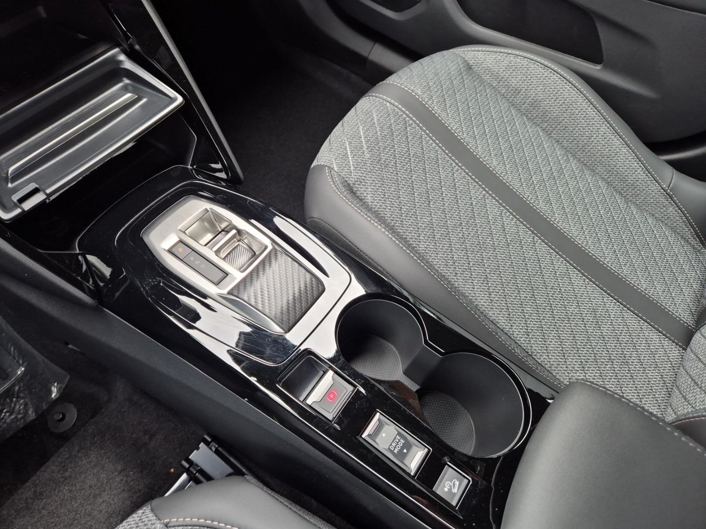Peugeot 2008 Allure Hybrid AT Navi-u.Zugangs-Paket Sicht