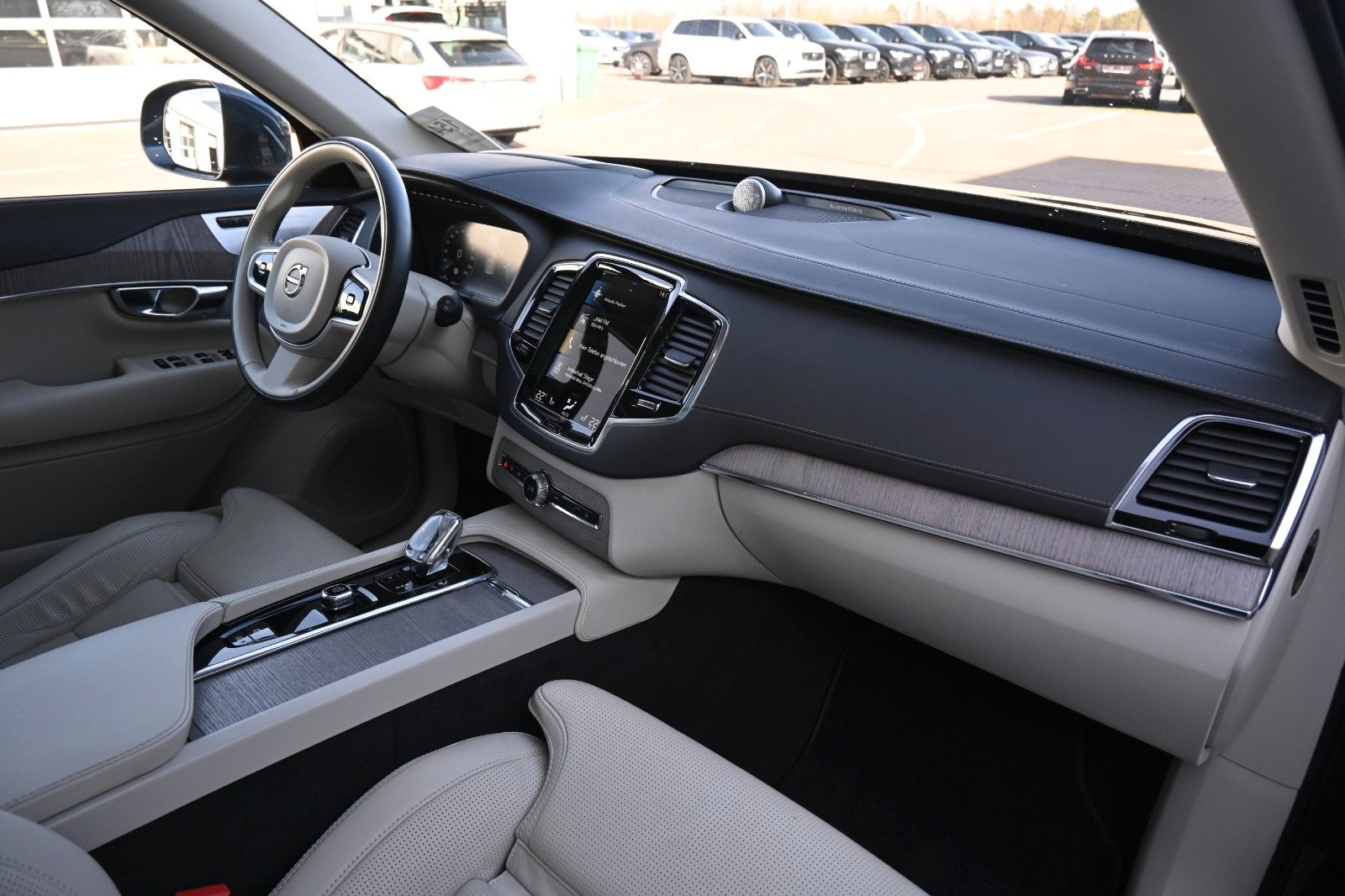 Fahrzeugabbildung Volvo XC90 T8 AWD Recharge Inscription*PANO*STHZ*B&W
