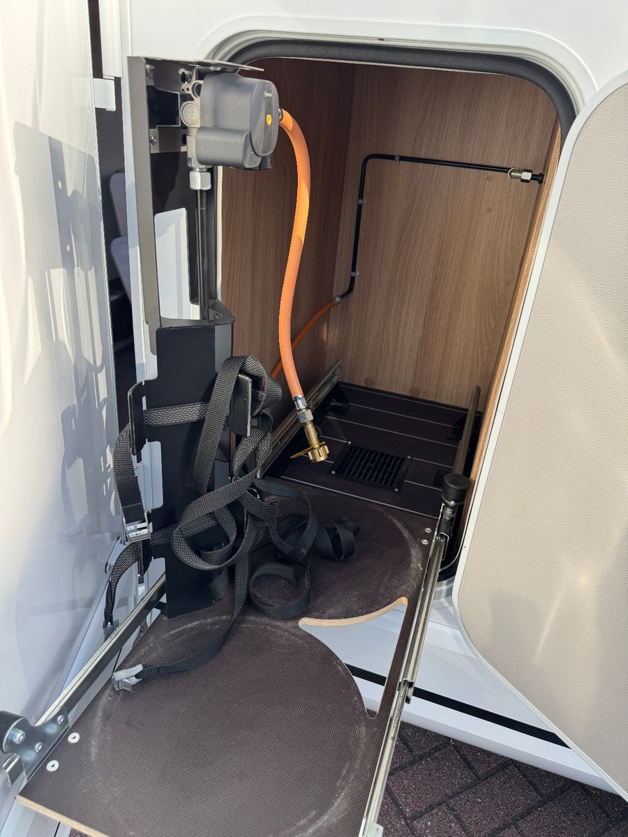 Fahrzeugabbildung Knaus SKY TI 700 MEG PLATINUM SELECTION HEAD-UP 1.HAND