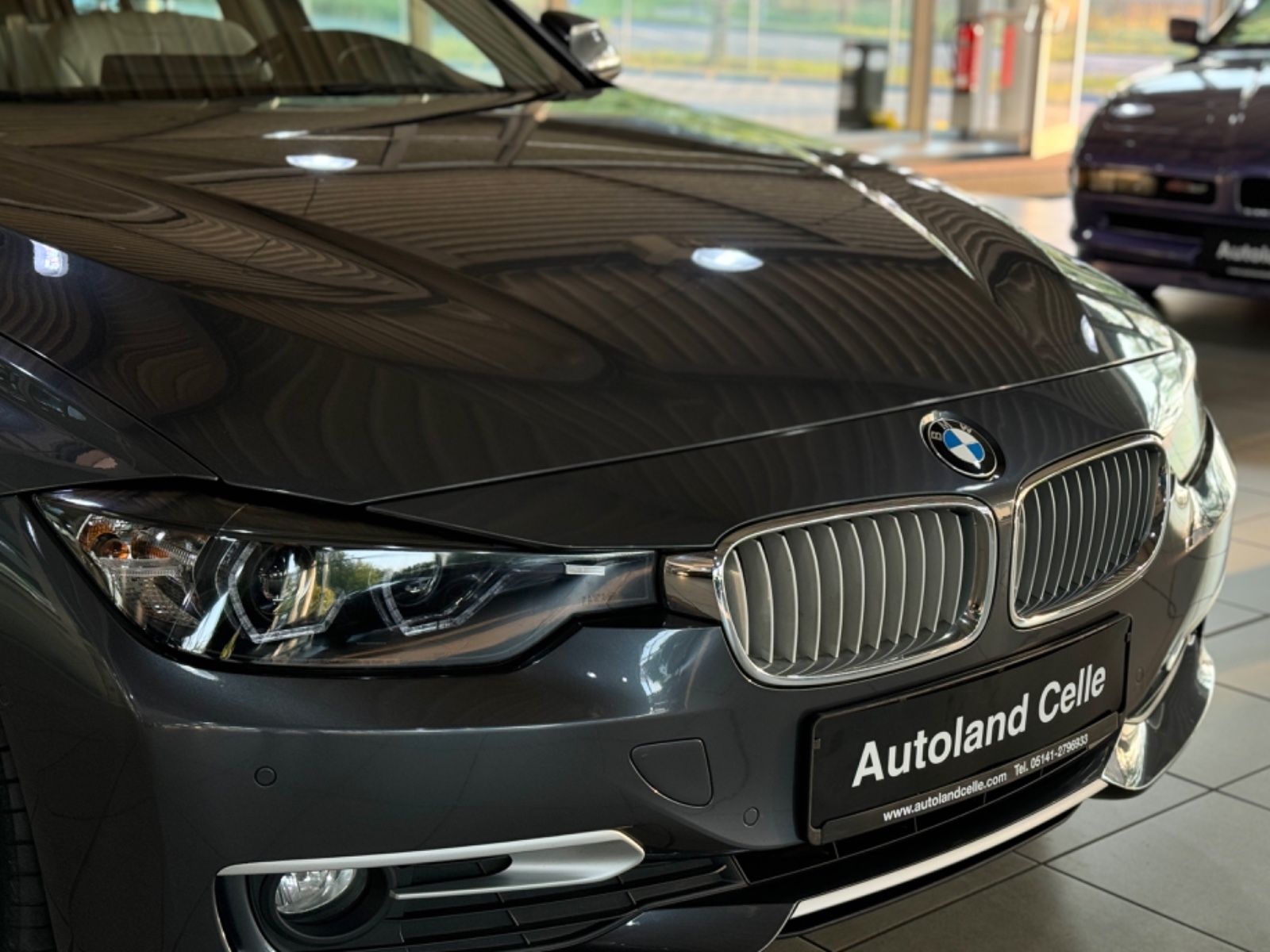 Fahrzeugabbildung BMW 320d Modern Line Panorama Kamera HUD Komfort