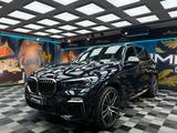 BMW Bmw X5 M50 M50d (325) - blaue BMW X5 M50