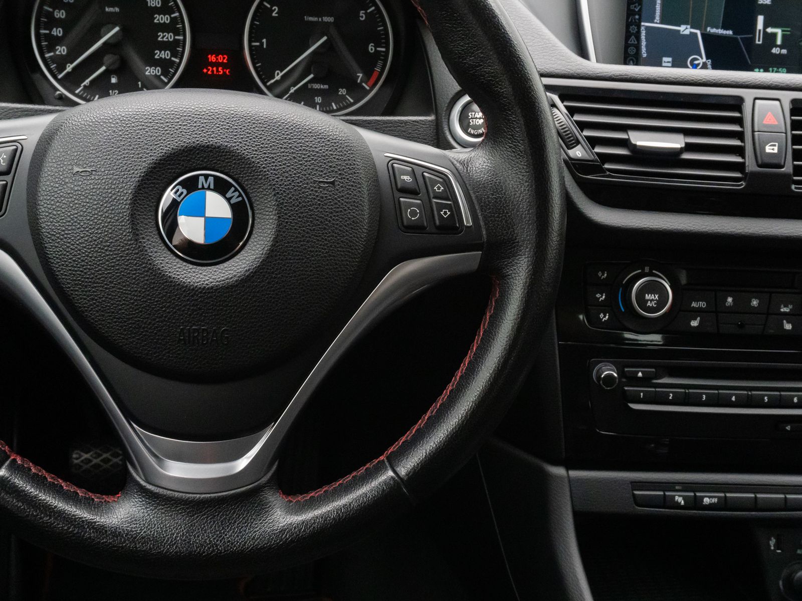 Fahrzeugabbildung BMW X1 sD18i Sport Line Xenon PDC NaviBusiness 18"