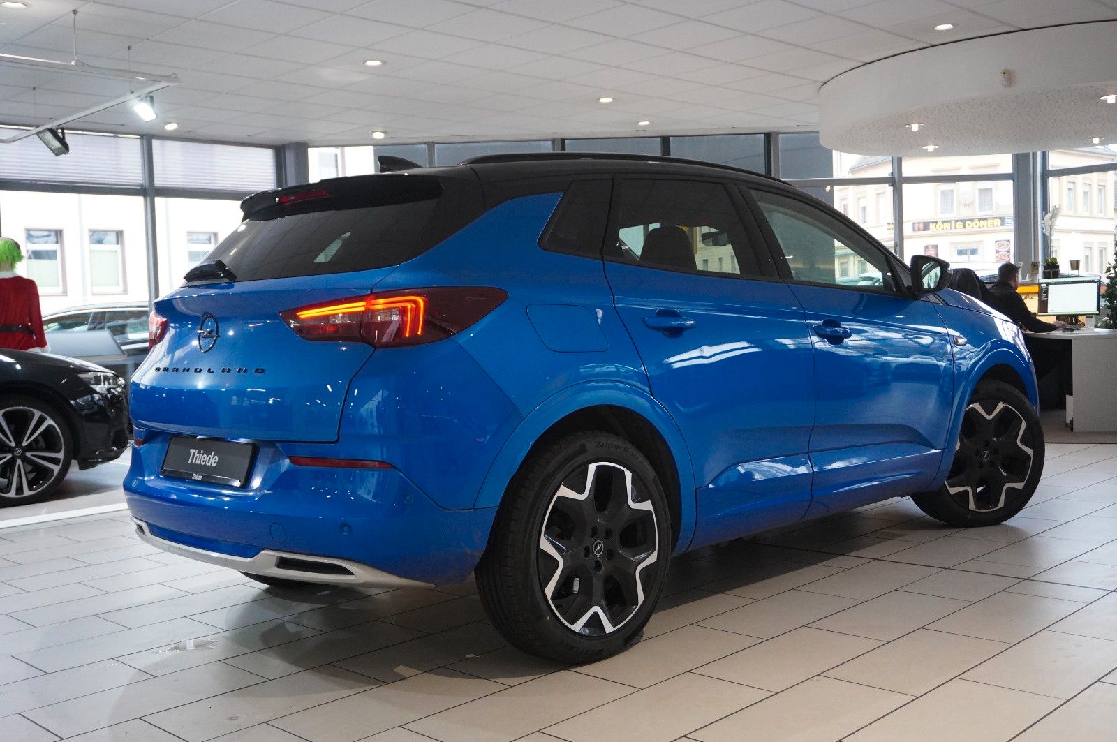 Fahrzeugabbildung Opel Grandland (X) 1.6 HYBRID 4X4 ULTIM. NAVI/360°/SH