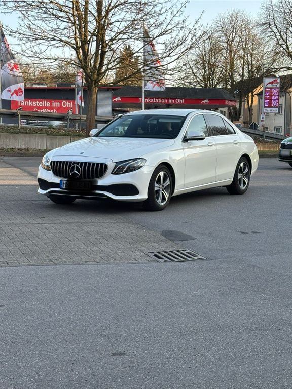 Image of Mercedes-Benz E 220