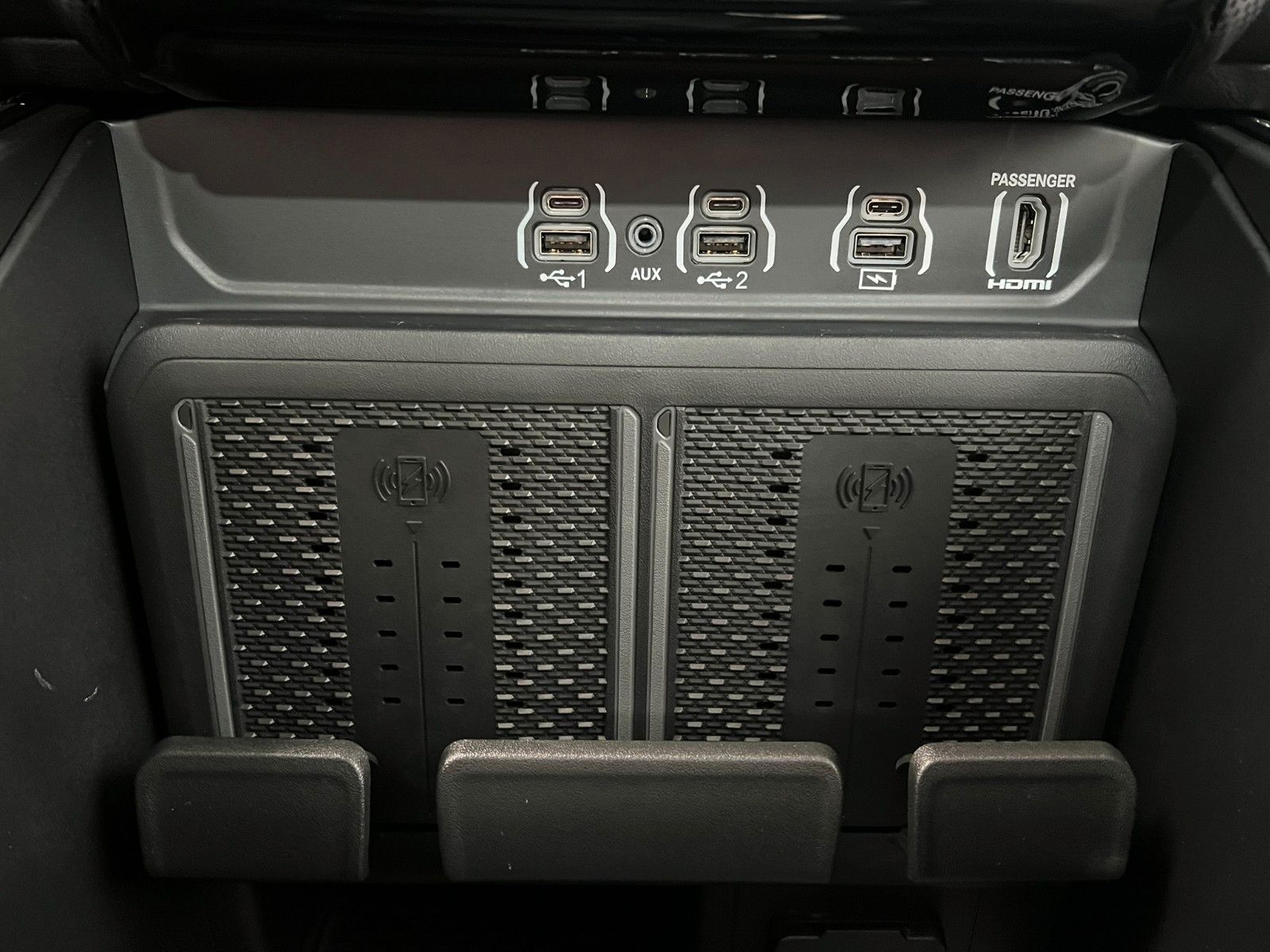 Fahrzeugabbildung Dodge RAM 1500 Limited Night  5,7L V8 HEMI / MFT