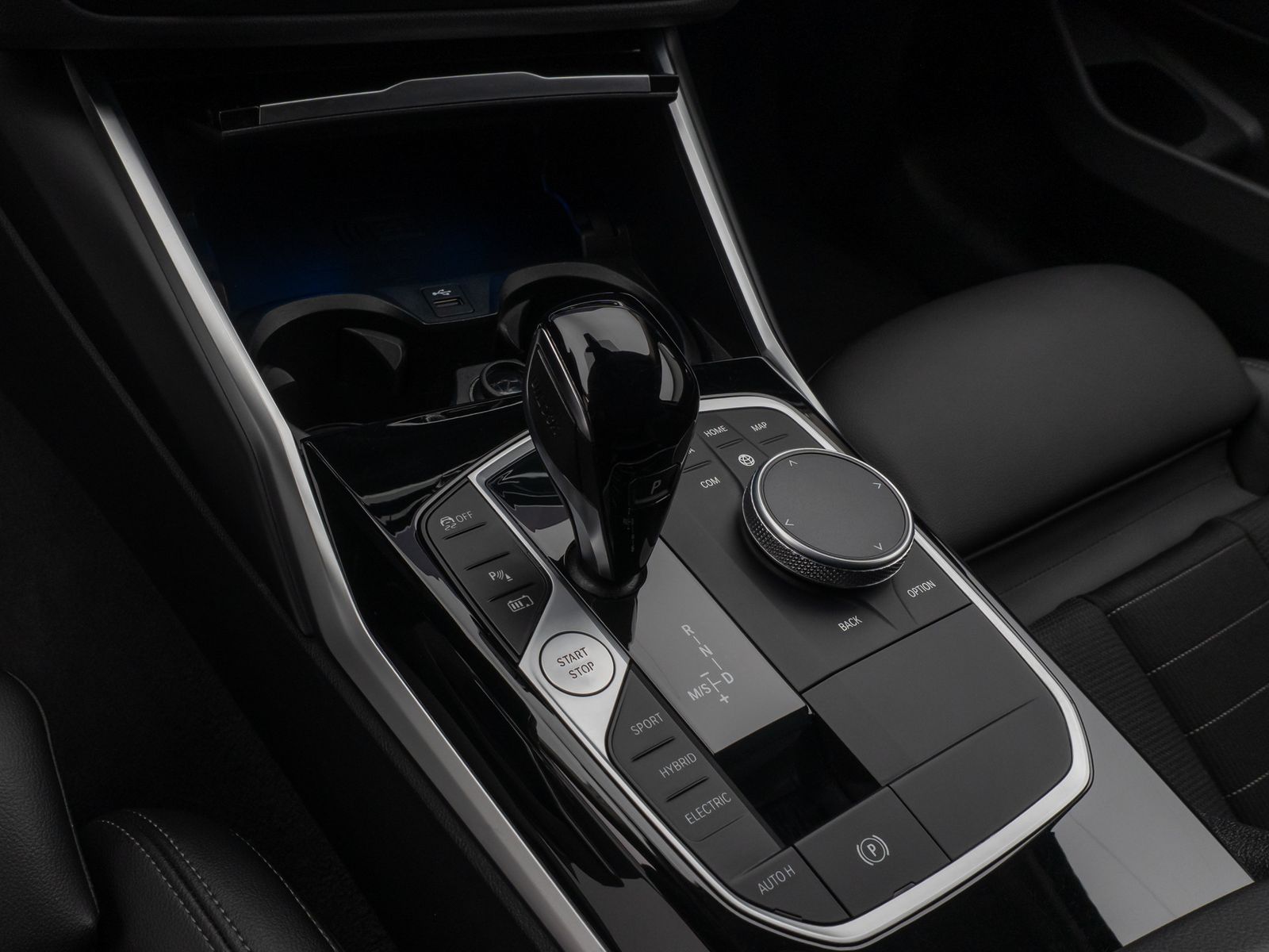 Fahrzeugabbildung BMW 330e SportLine Laser Kamera HUD DAB HiFi Komfort
