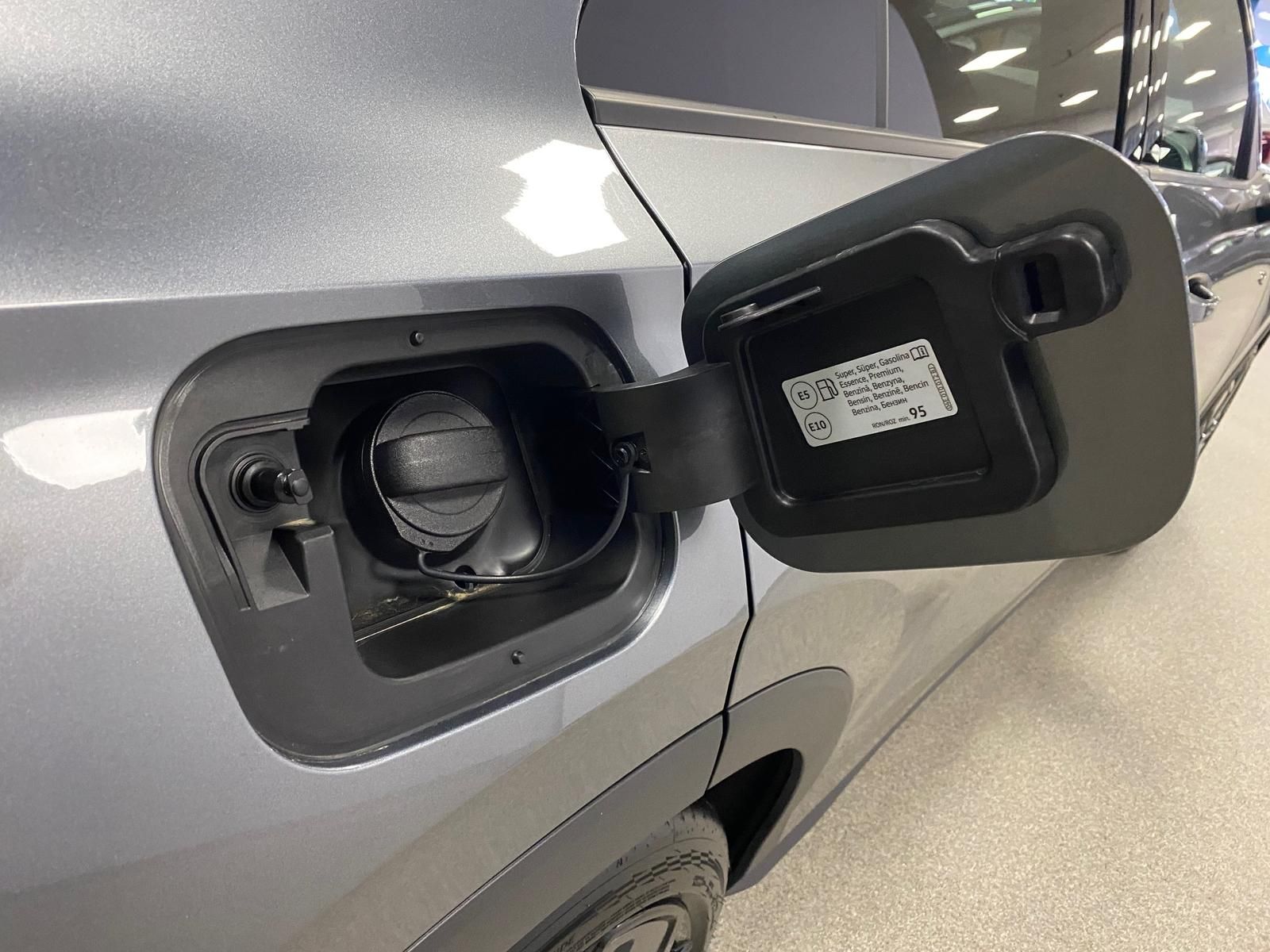 Fahrzeugabbildung Volkswagen T-Roc 1.5 eTSI R-Line NEUES MODELL AHK+ACC+KAMER