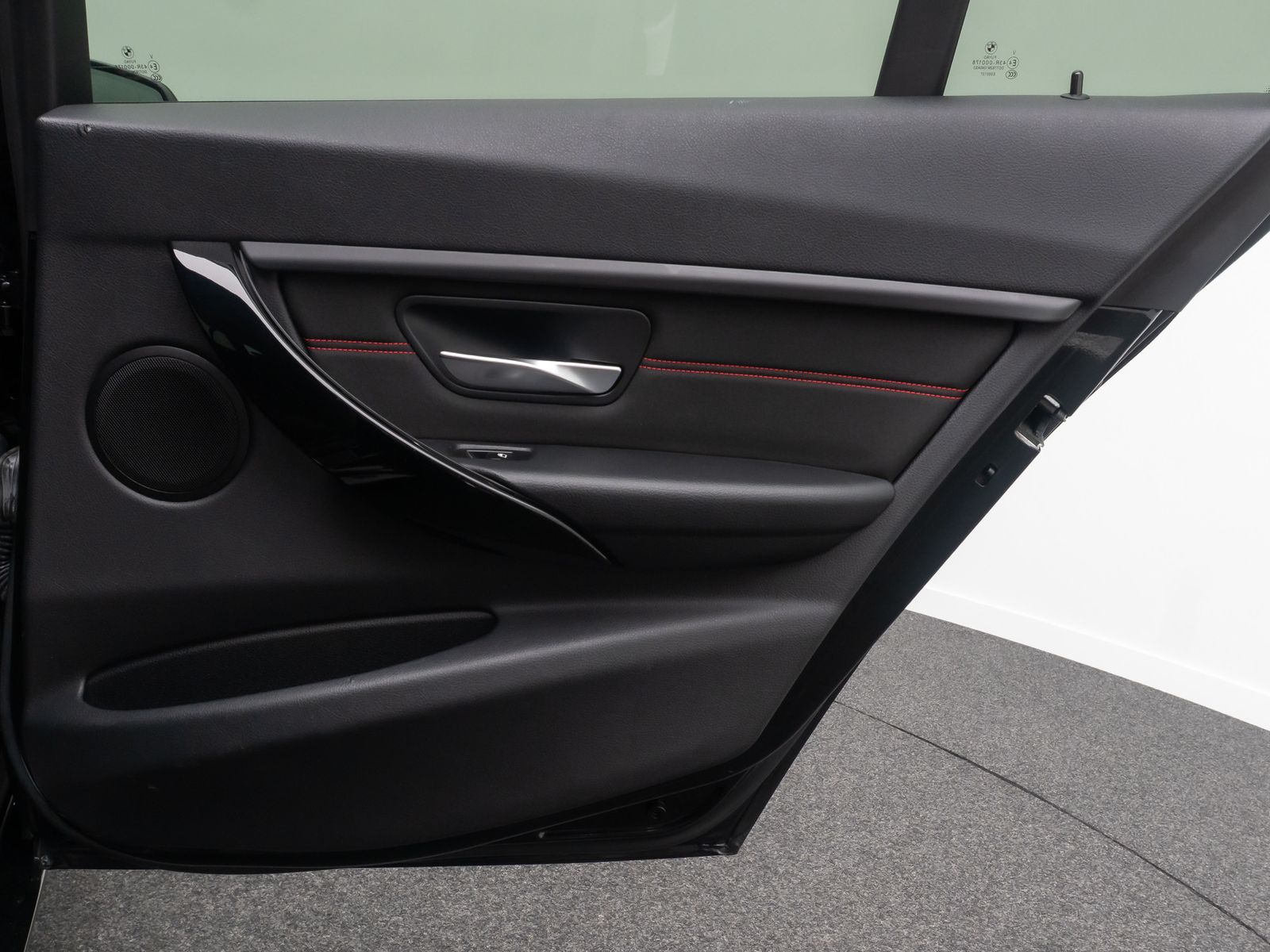 Fahrzeugabbildung BMW 320d Sport Line PDC Bi-Xenon HiFi NaviPro Lordos
