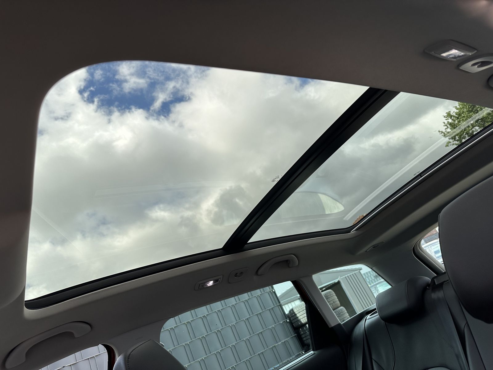 Fahrzeugabbildung SEAT Leon ST 2.0 TSI Xcellence NAV+LED+PANO+KAM+AHK+V