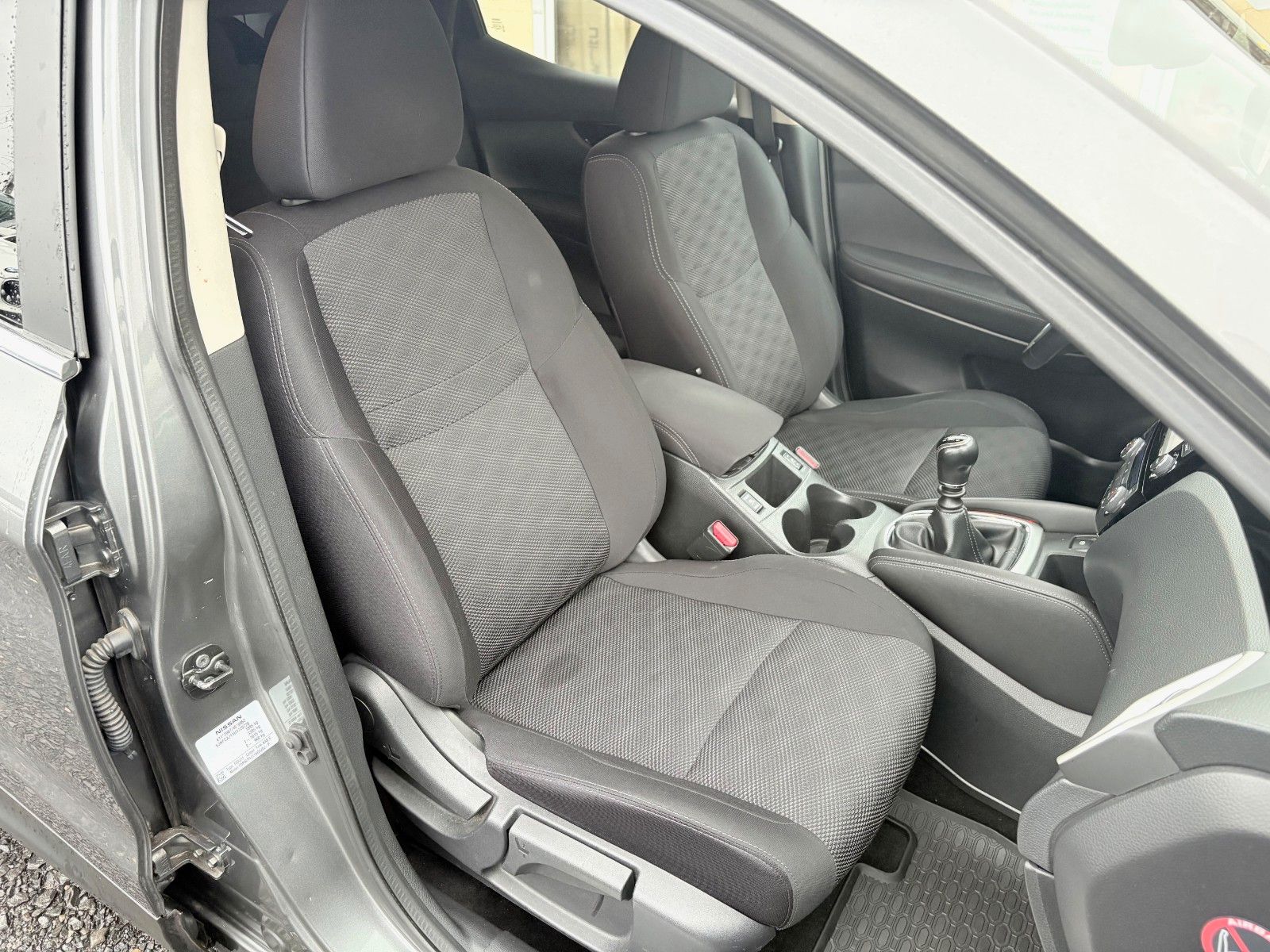 Fahrzeugabbildung Nissan Qashqai 1.6 N-Connecta Navi AHK 360 View 2.HAND