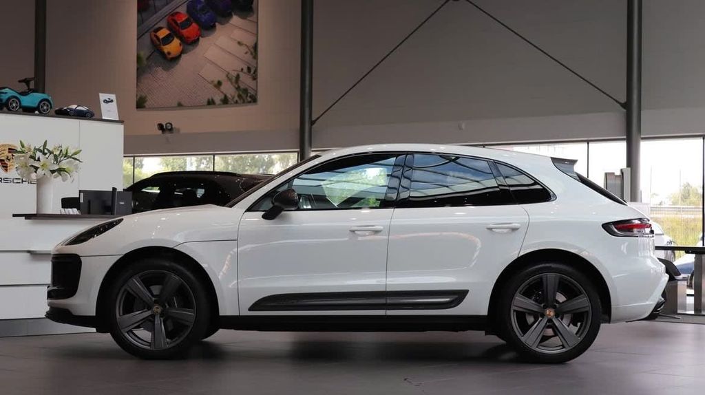 PORSCHE Macan 2023