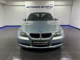 BMW 320i Aut Lim 1H NAVI TEMPO SZHG 2xPDC 2-ZONE ALU - BMW 320 aus 2006: 320i