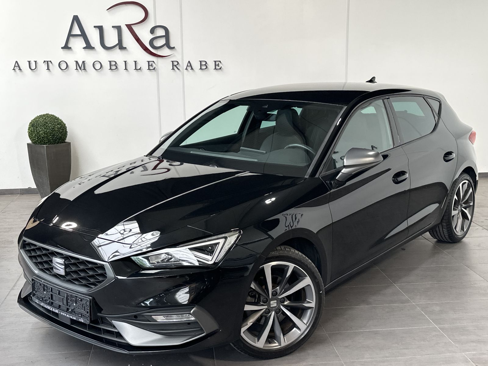Fahrzeugabbildung SEAT Leon 2.0 TDI FR LED+ACC+SHZ+VCOCKPIT+CARPLAY+PP