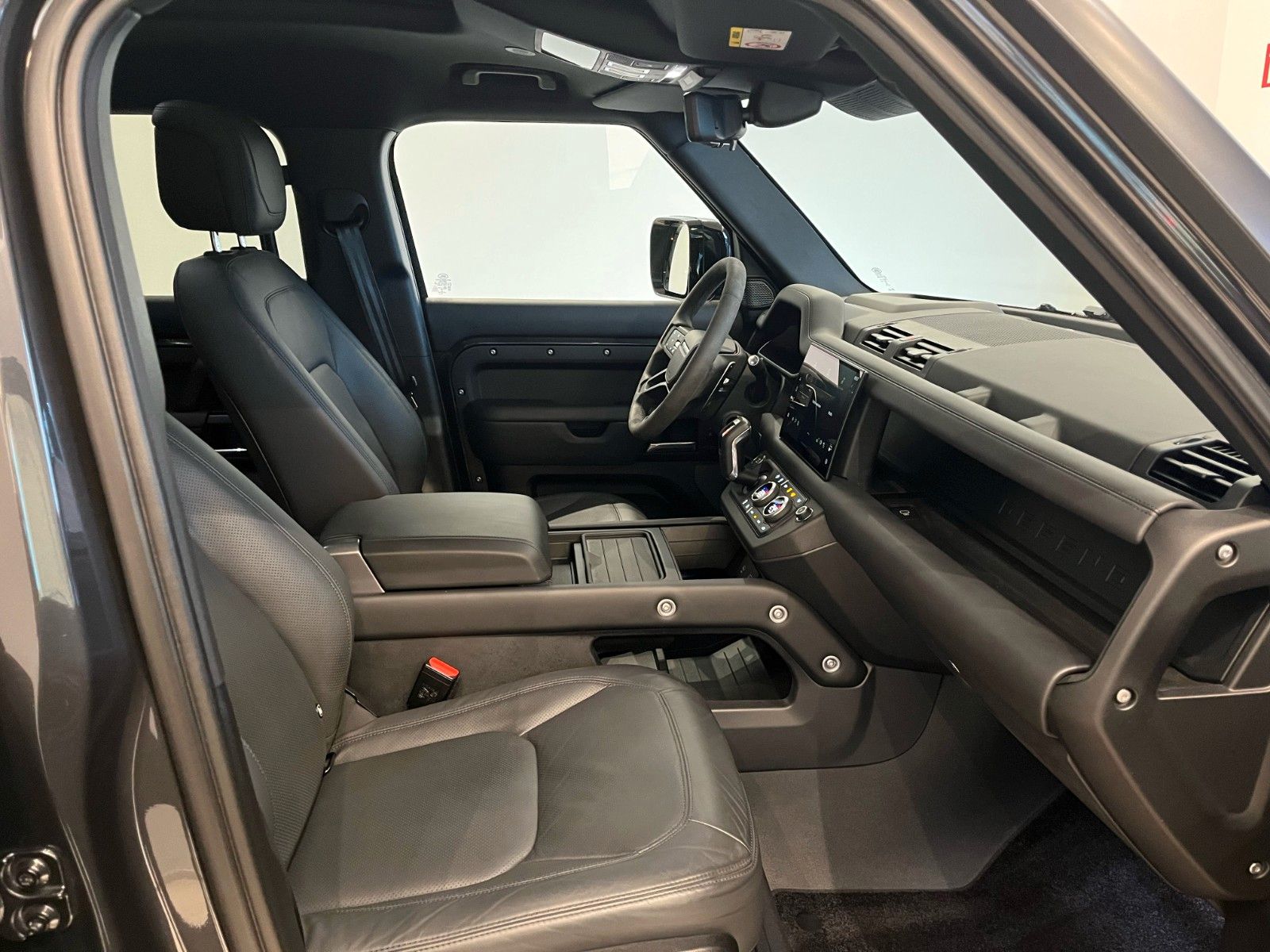 Fahrzeugabbildung Land Rover Defender 110 P525 V8 Carpathian Edition 22" Rad