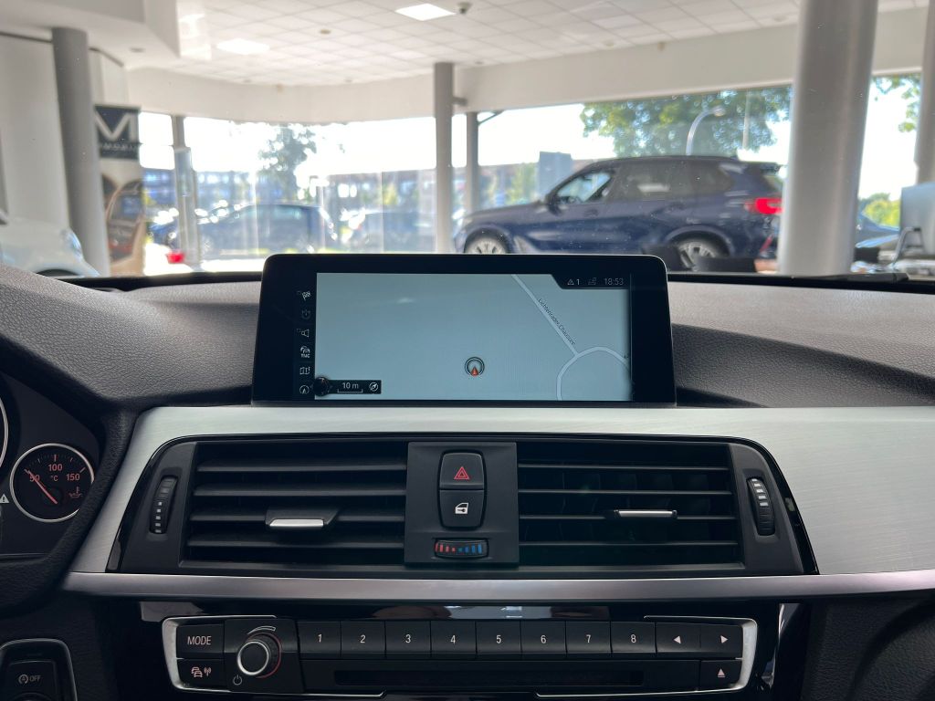 BMW 320 d Sport-Line Schiebedach*HUD*LED*NAVI*PDC*