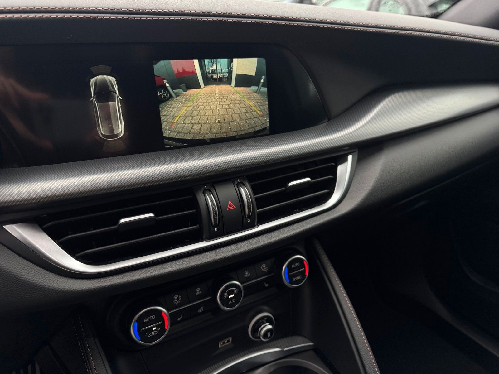 Fahrzeugabbildung Alfa Romeo Stelvio INTENSA 2.2 Diesel 210 PS Q4 NAVI PANORA