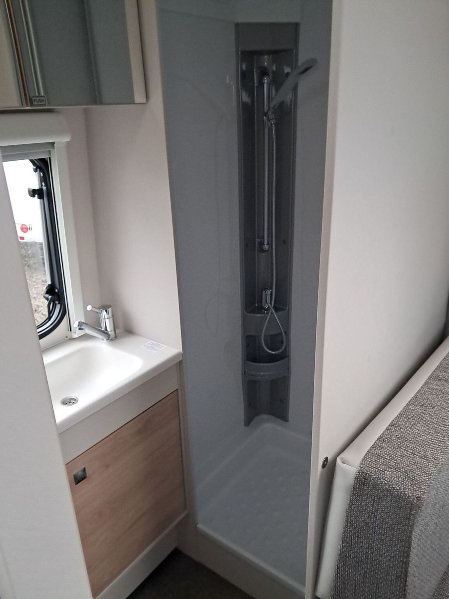 Fahrzeugabbildung Dethleffs Nomad 490 EST Mover, Dachklima, Truma Combi E