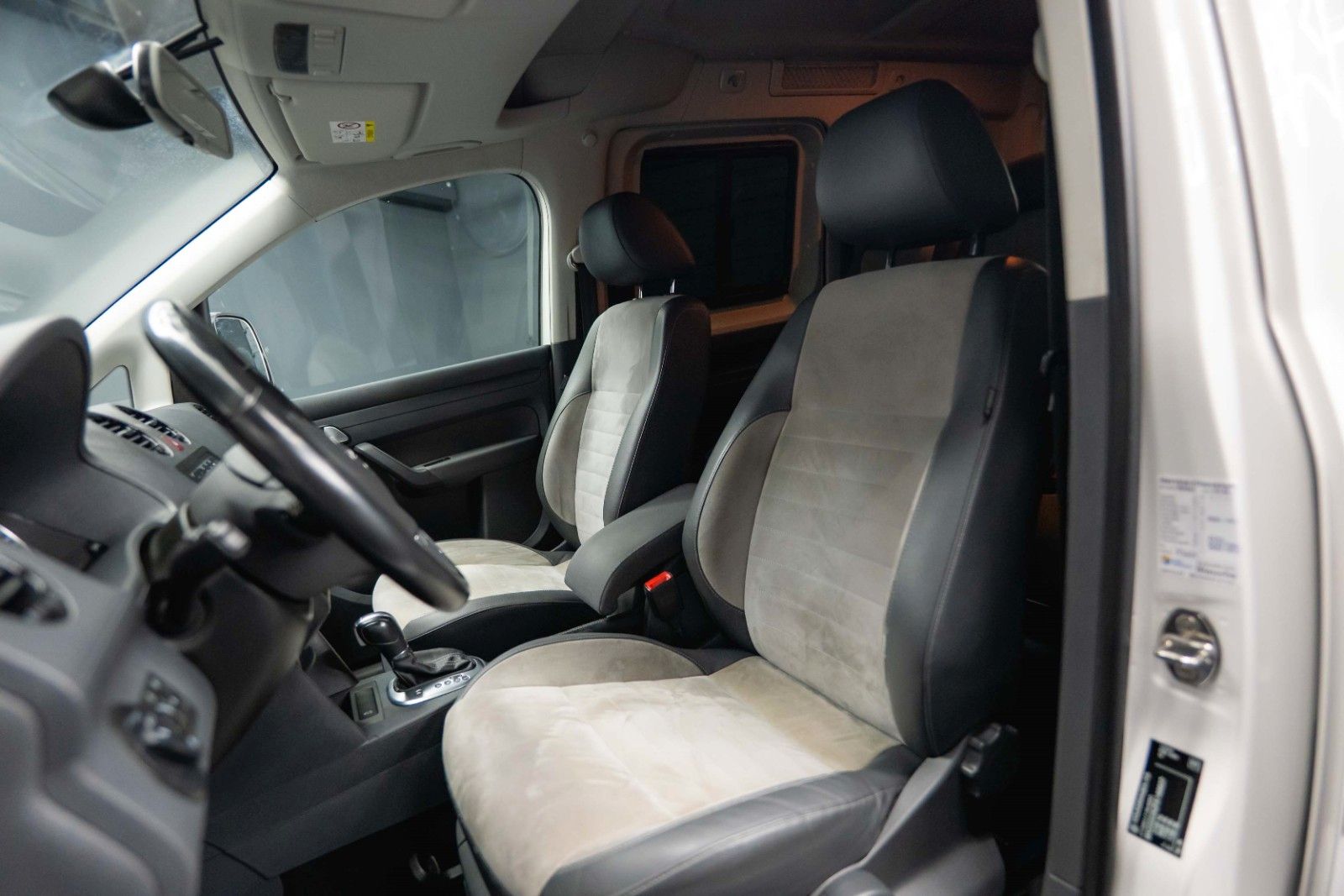 Fahrzeugabbildung Volkswagen Caddy 1.6 TDI DSG Edition 30 Sport | Alcantara
