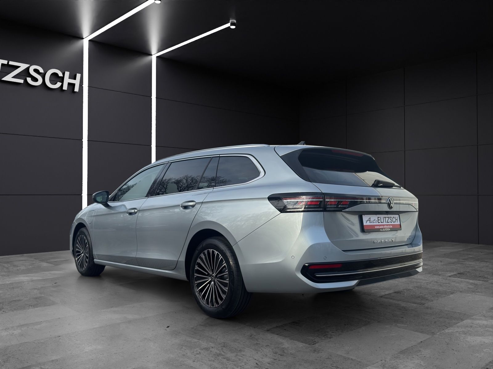 Fahrzeugabbildung Volkswagen Passat Elegance eHybrid IQ.Light ACC AHZV DAB+