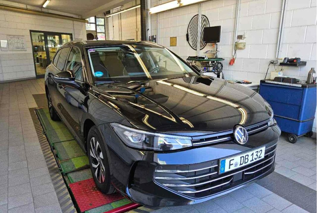Volkswagen Passat V 2.0d AT7 DCC/HUD/MASS/SITZKLIMA/AHK/8Fa imagem 3