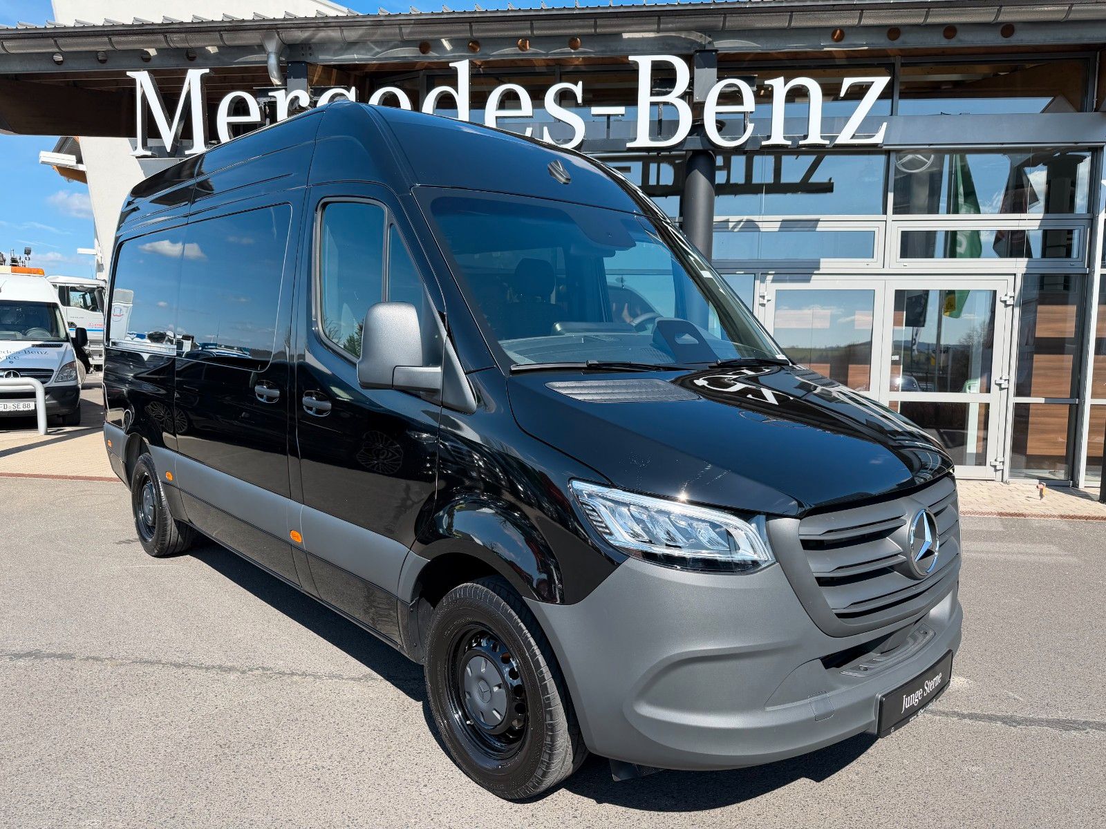 Fahrzeugabbildung Mercedes-Benz Sprinter 319 CDI DoKa/Mixto AHK3,5 Stdh DISTRONI