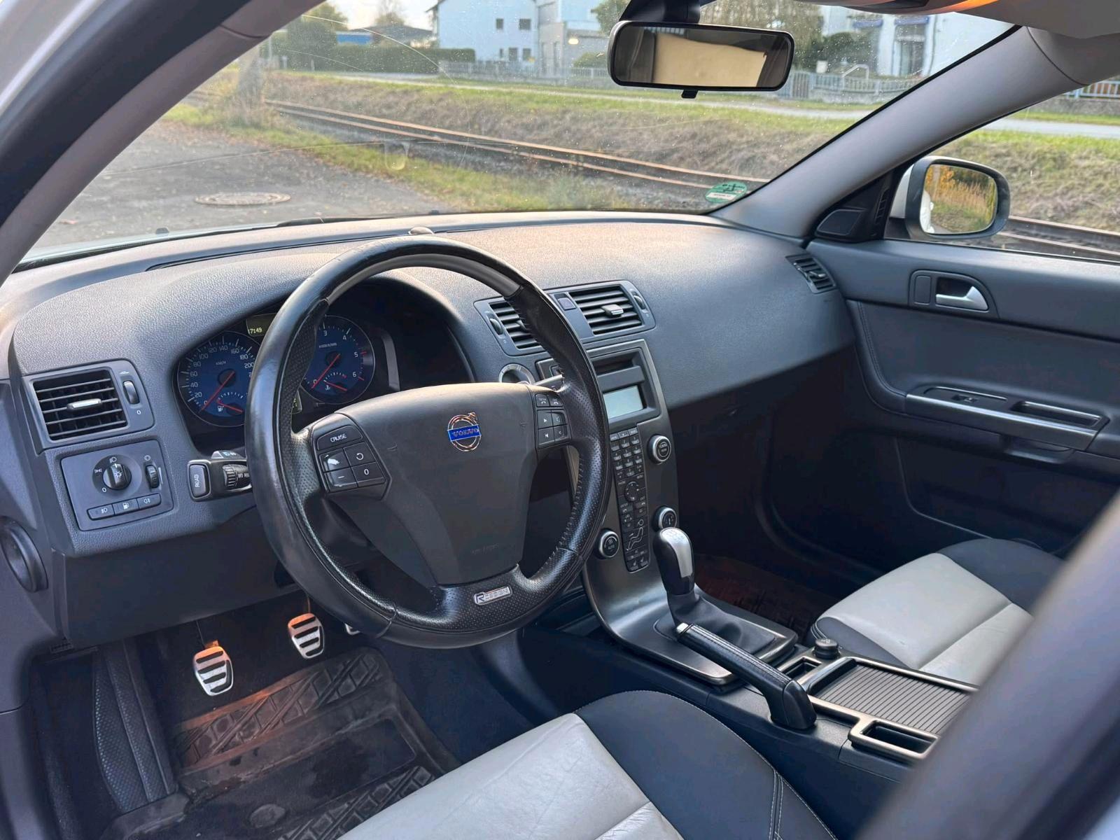 Volvo V50 2011 — photo 11