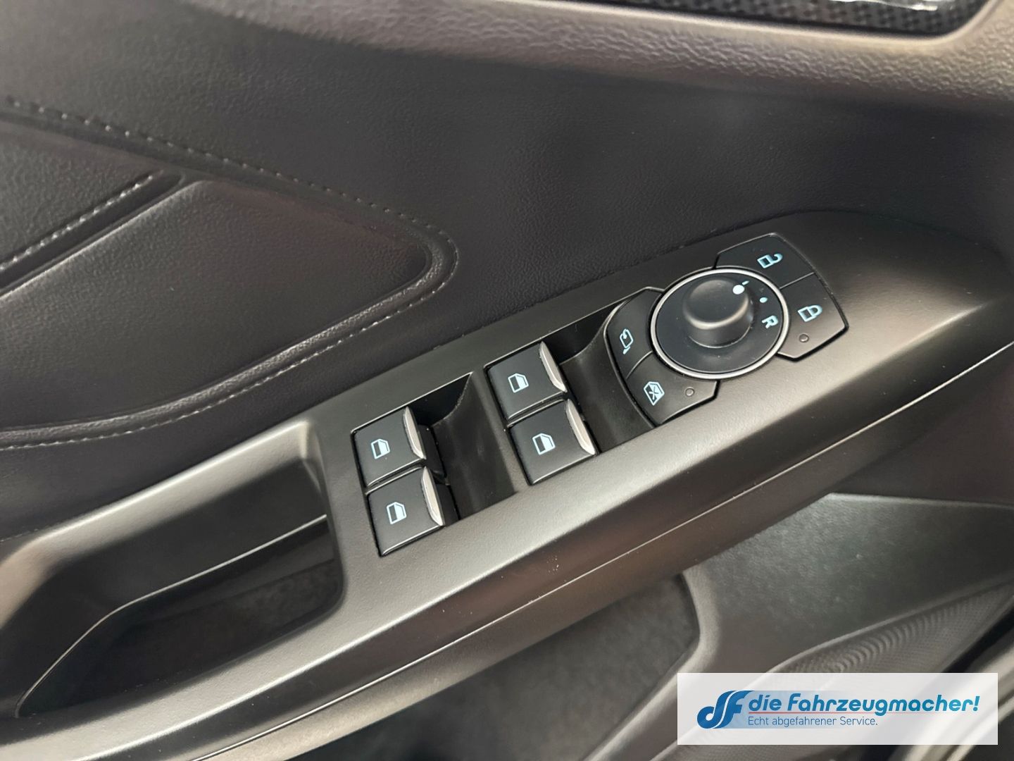 Fahrzeugabbildung Ford Focus ST-Line Navi LED ACC Apple CarPlay Android