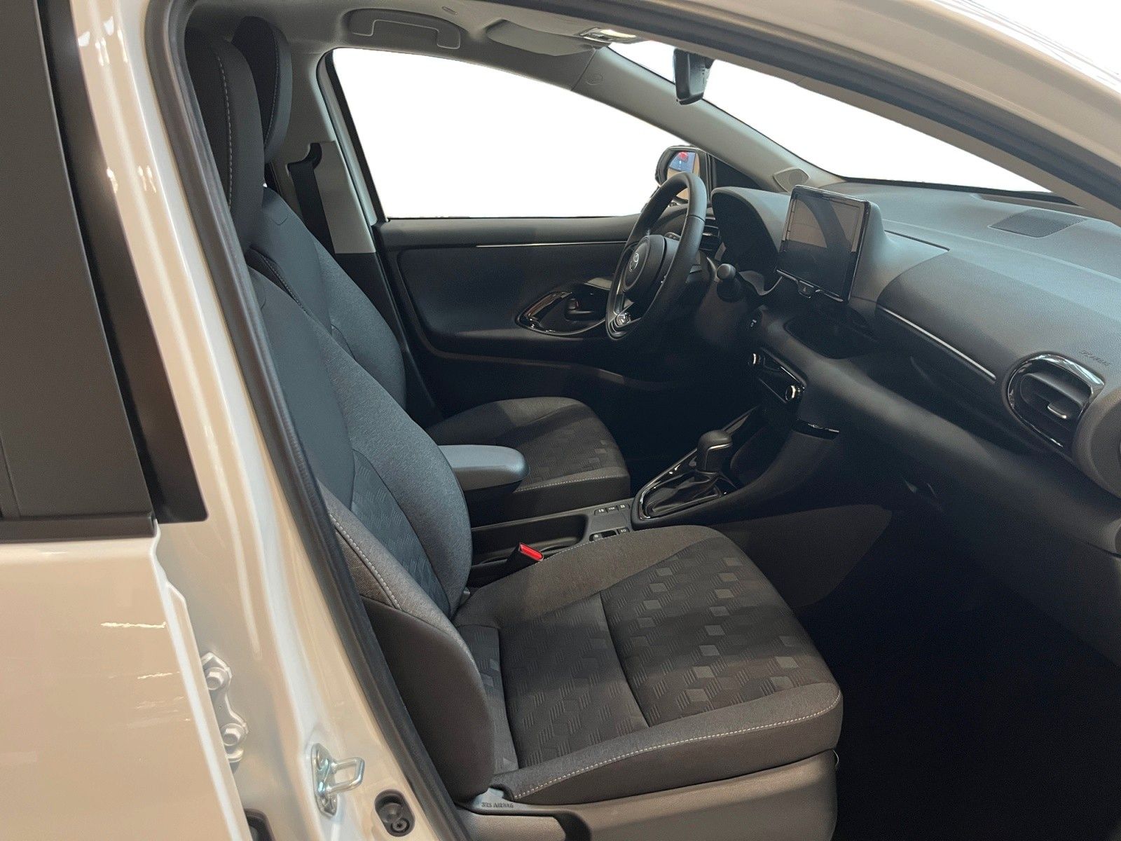Fahrzeugabbildung Toyota Yaris Hybrid Teamplayer inkl. Rückfahrkamera