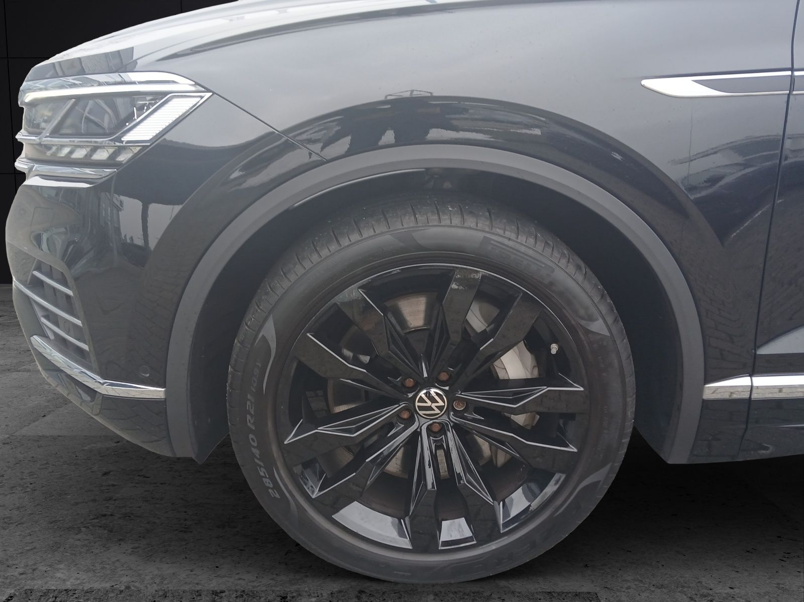 Fahrzeugabbildung Volkswagen Touareg eHybrid Elegance 4M Matrix AHK HUD Pano