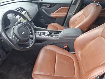 Jaguar F-Pace - 5