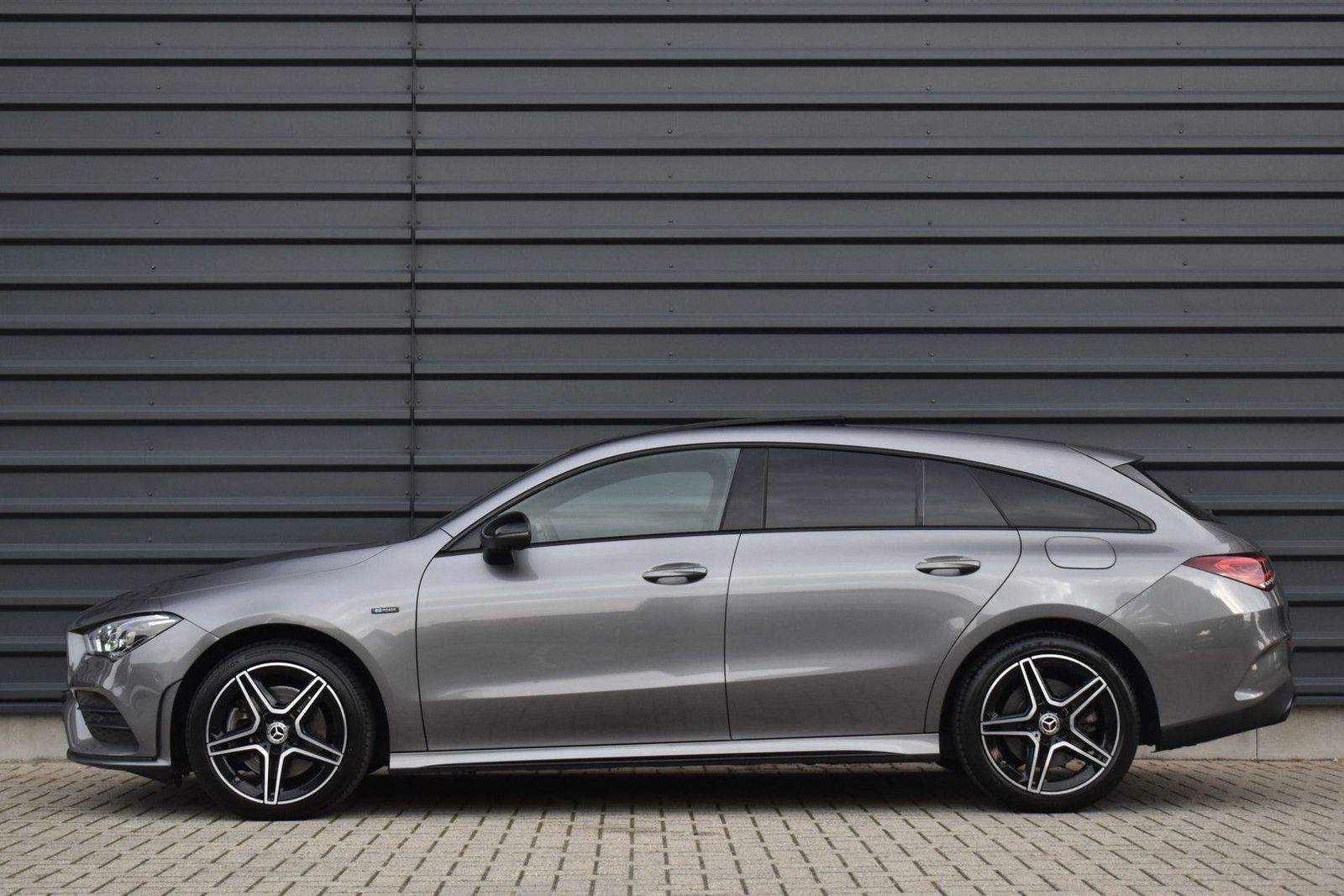 Mercedes-Benz CLA 250 Shooting Brake e AMG Line | Pano | ACC | imagem 3