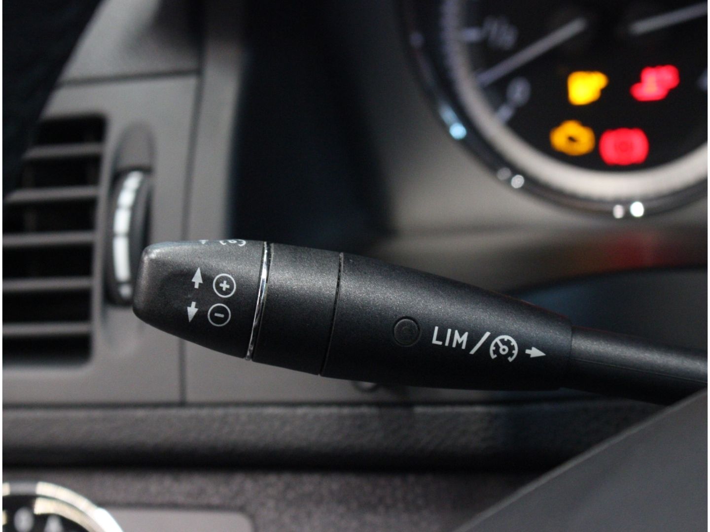 Fahrzeugabbildung Mercedes-Benz C 350 CDI *Avantgarde  *PDC *Navi*Xenon*AHK