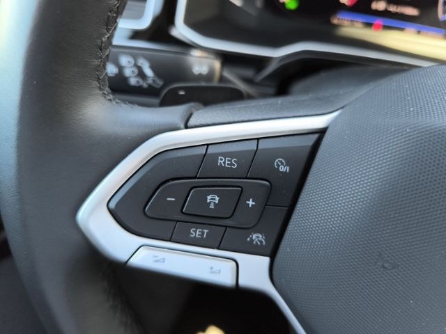 Fahrzeugabbildung Volkswagen Taigo 1.5 TSI DSG R-Line 17"LM GJR IQ.DRIVE IQ.L