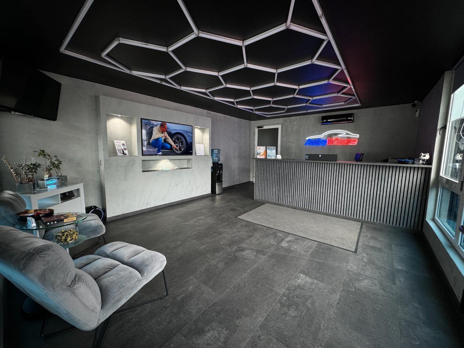 showroom-image-top