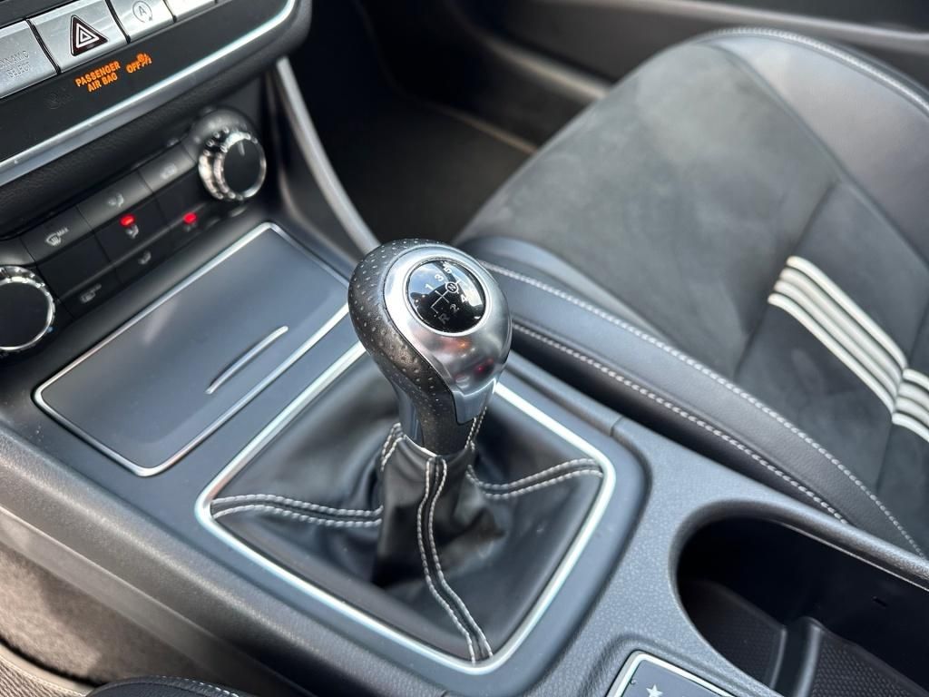 Fahrzeugabbildung Mercedes-Benz A 180 AMG Navi LED SHZ Ambie. Sport RDK CD