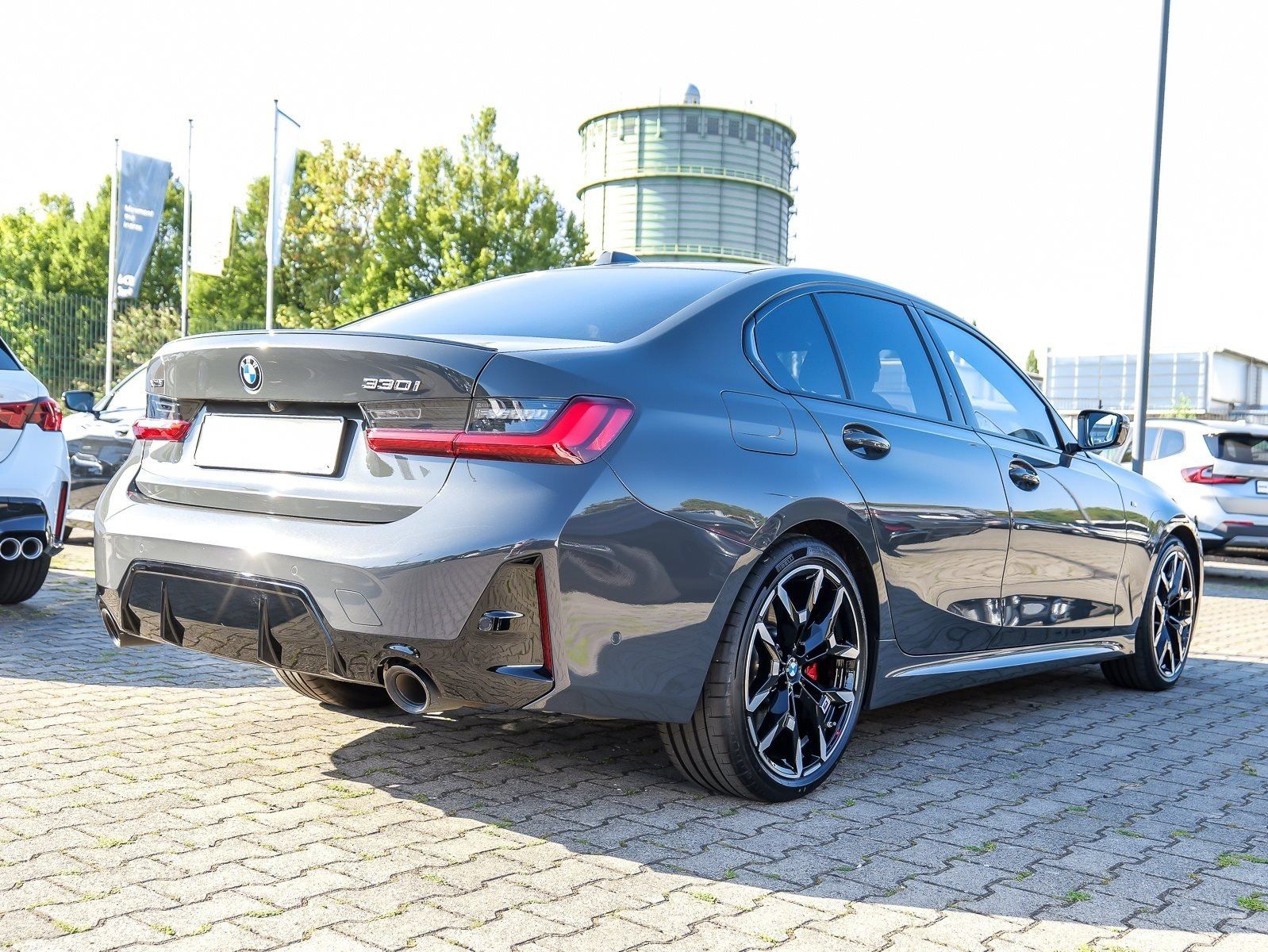 BMW 330 - Bild 2