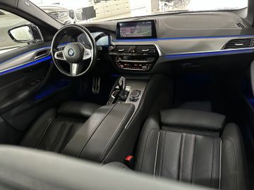 Fahrzeugabbildung BMW 530d M Sport ACC Kamera HUD HiFi AHK Komfort
