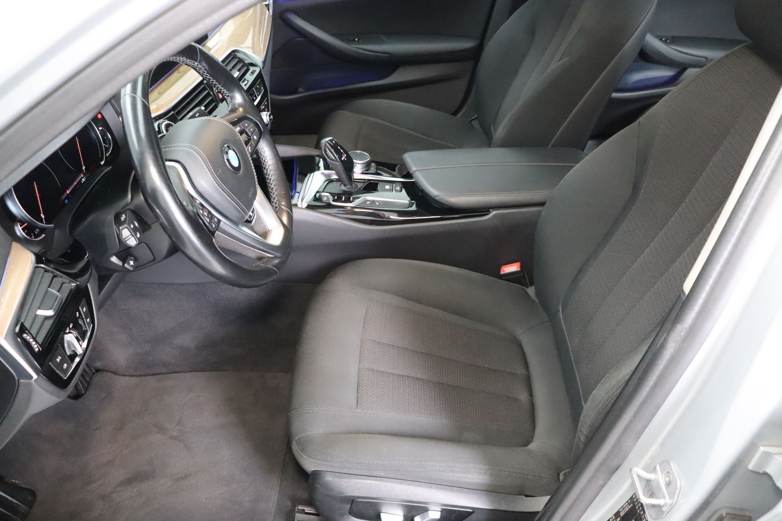 Fahrzeugabbildung BMW 540 i xDrive * HUD * Soft-Close * Night * SC * M
