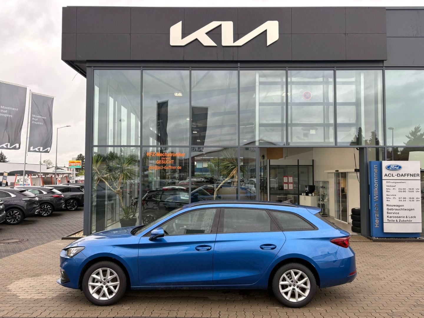 Fahrzeugabbildung SEAT Leon Sportstoure Road Edition VerkehrszeichenERK