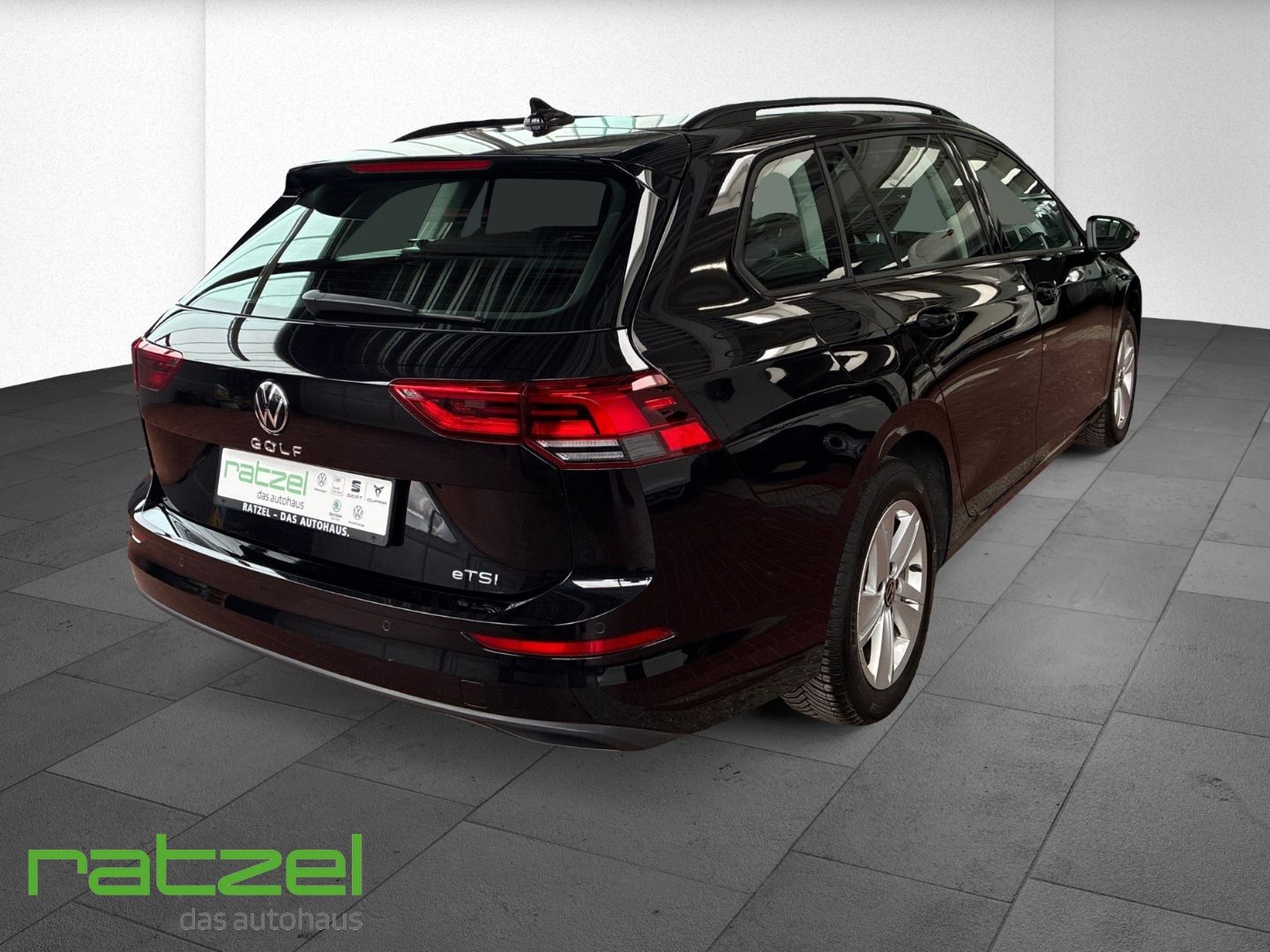 Fahrzeugabbildung Volkswagen Golf Variant VIII 1.0 eTSI Life Navi Digitales C