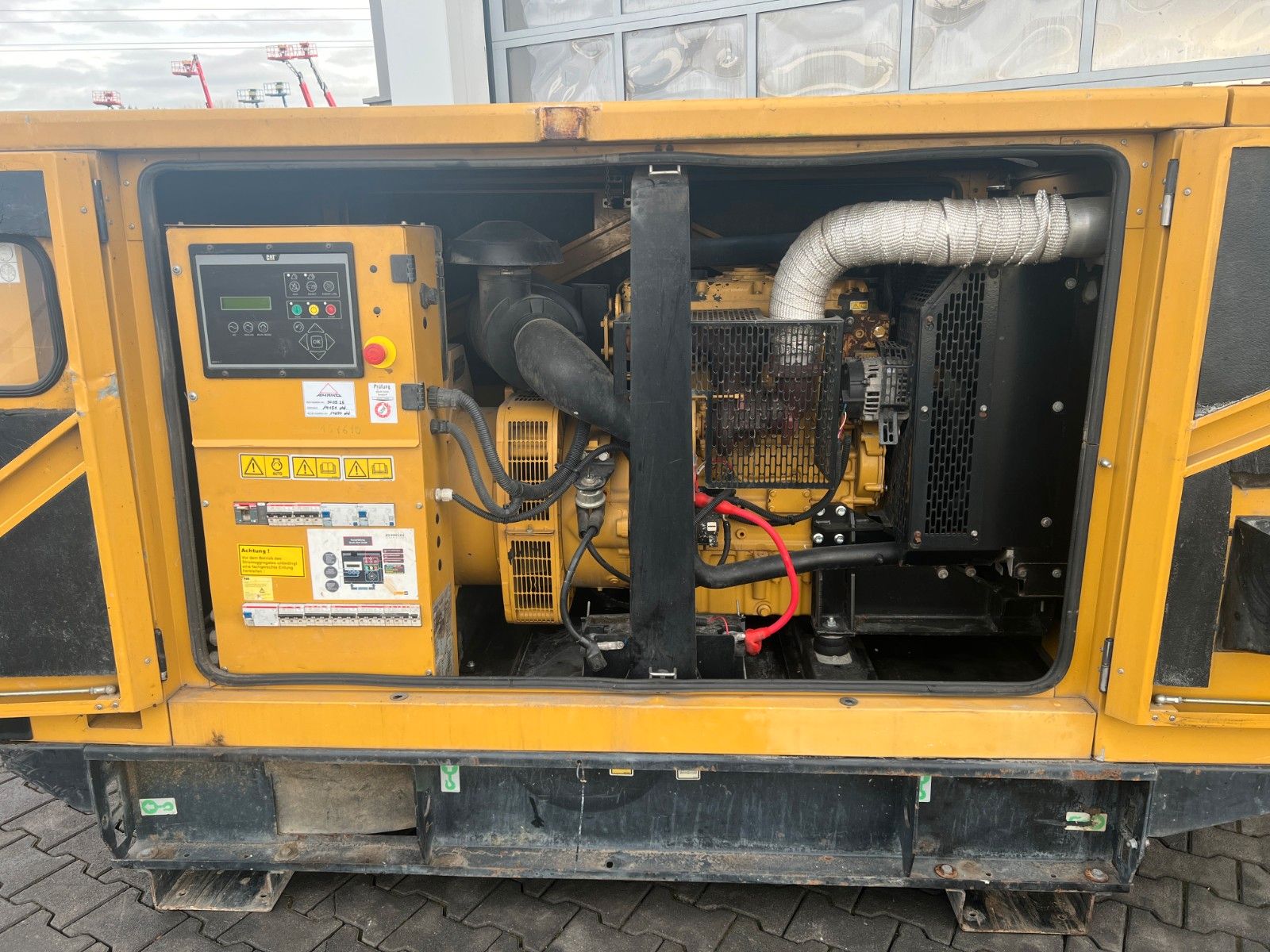Fahrzeugabbildung CAT DE88E3 / Stromerzeuger / 80KVA / 2015 / 14.180h