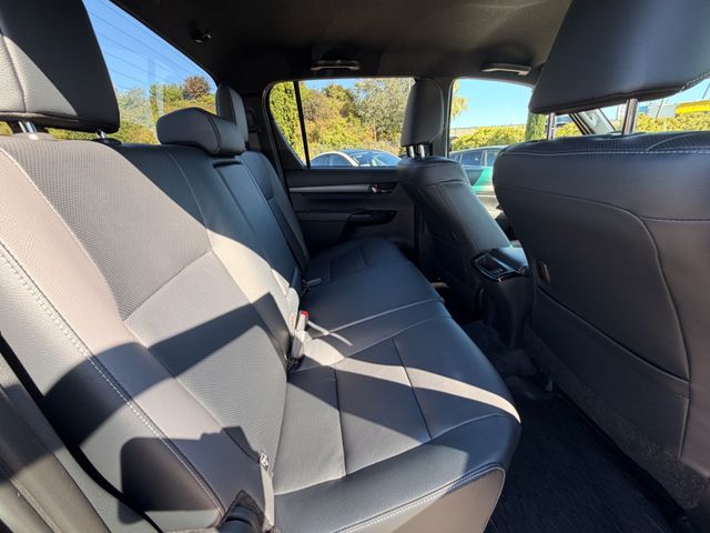 Toyota Hilux Double Cab Invincible 4×4 AHK *SOFORT*