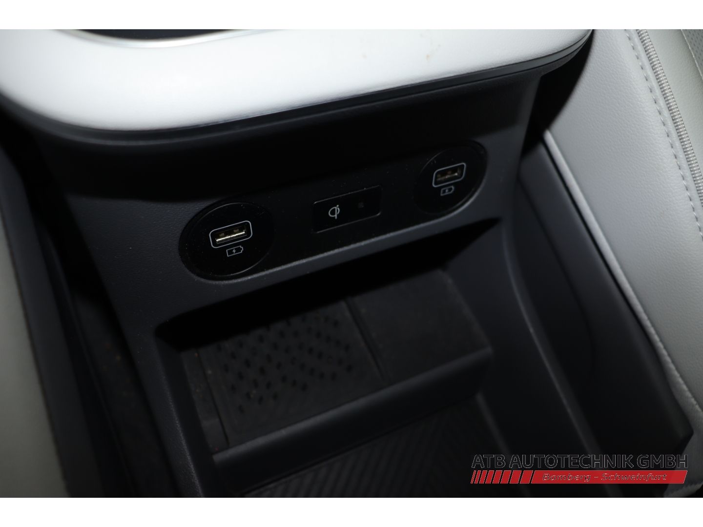 Fahrzeugabbildung Hyundai IONIQ 5 77,4 kWh UNIQ 4WD 98,9% SOH HUD Navi Sou