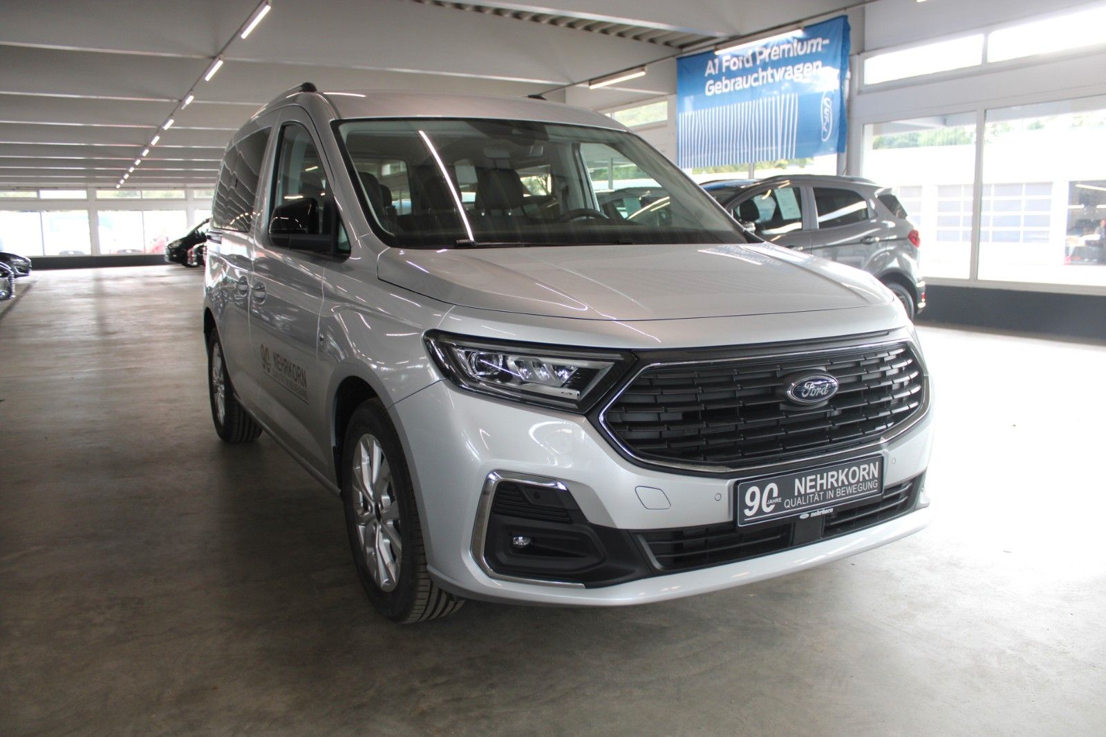Fahrzeugabbildung Ford Tourneo Connect Titanium 2,0 EcoBlue Automatik