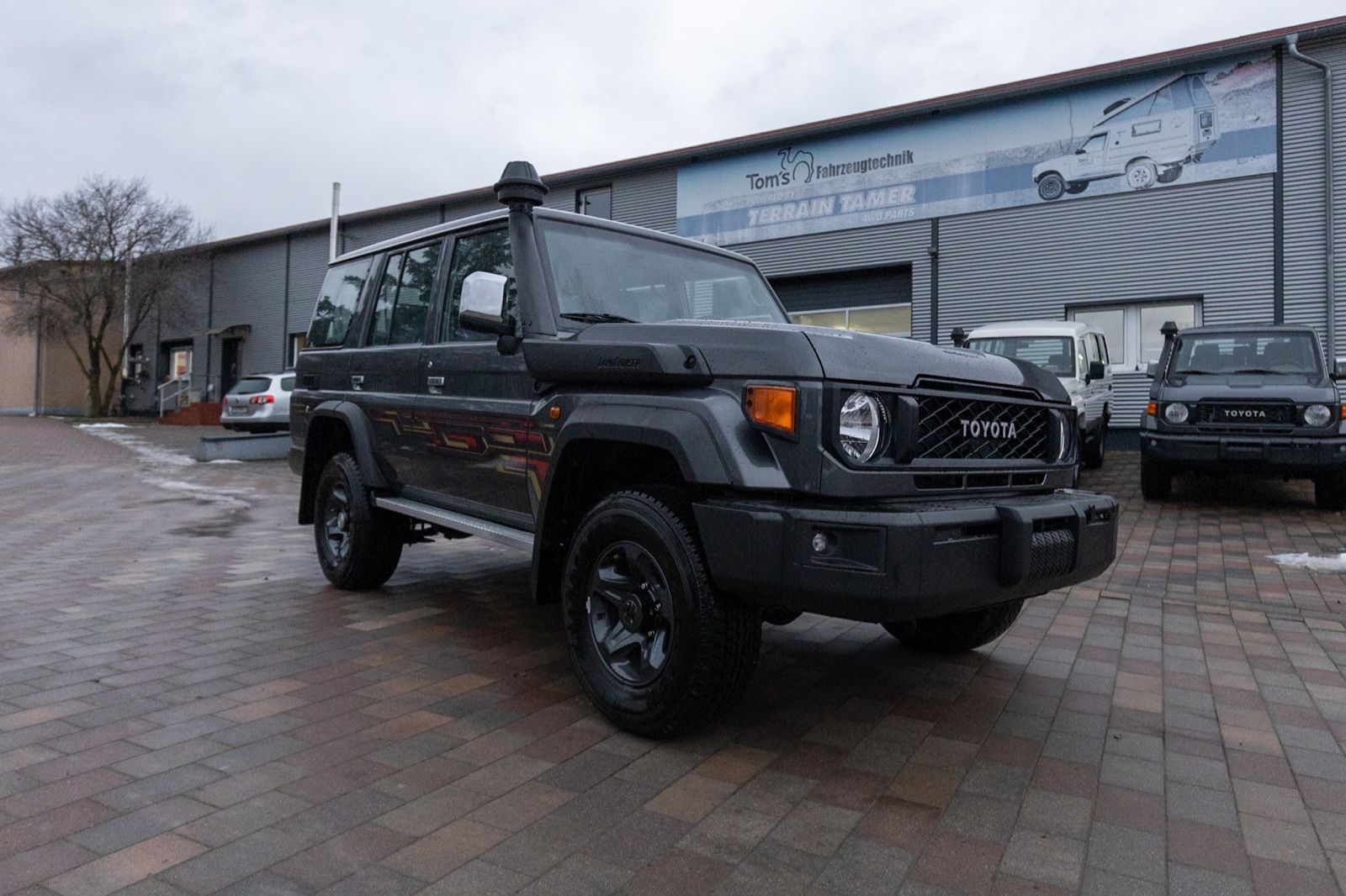 Toyota Land Cruiser GRJ 76 VX LIM Facelift 2025