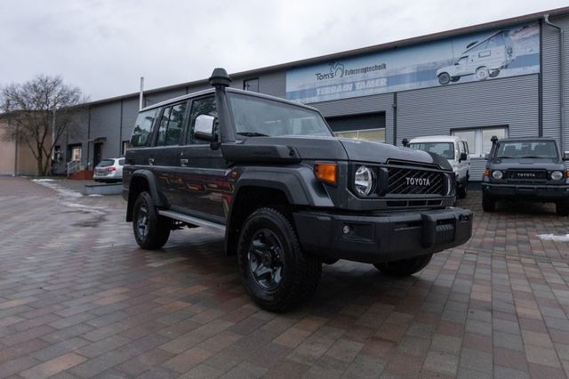 Toyota Land Cruiser GRJ 76 VX LIM 2024 Facelift